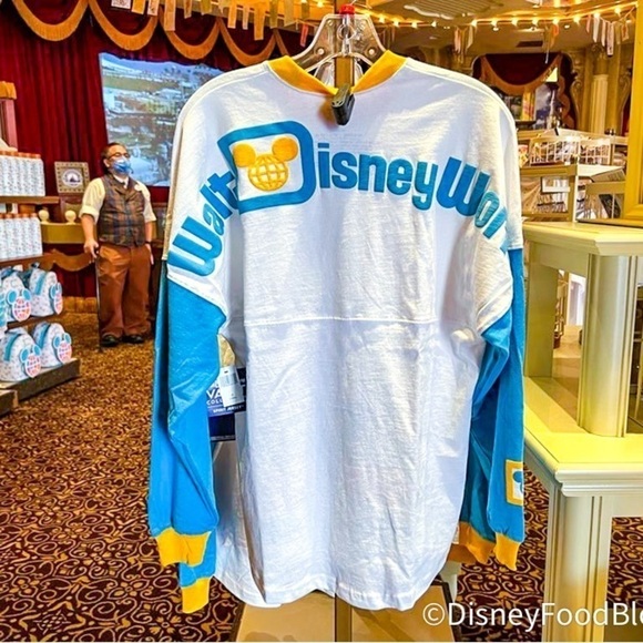 DISNEY Castle Spirit Jersey - Picture 3 of 3